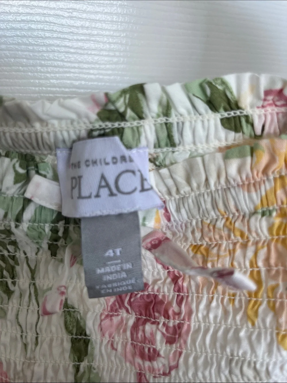 Children’s place New no tags size 4 ' White Tropical Floral Smocked Dress 🦩🌸